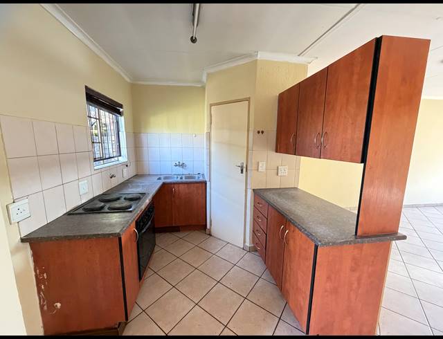 2 BEDROOM TOWNHOUSE FOR SALE IN ANDEON